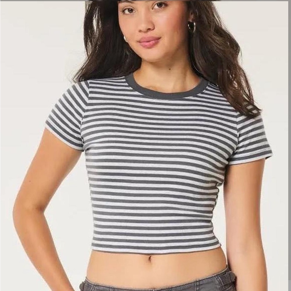 Hollister cropped tripped tee top